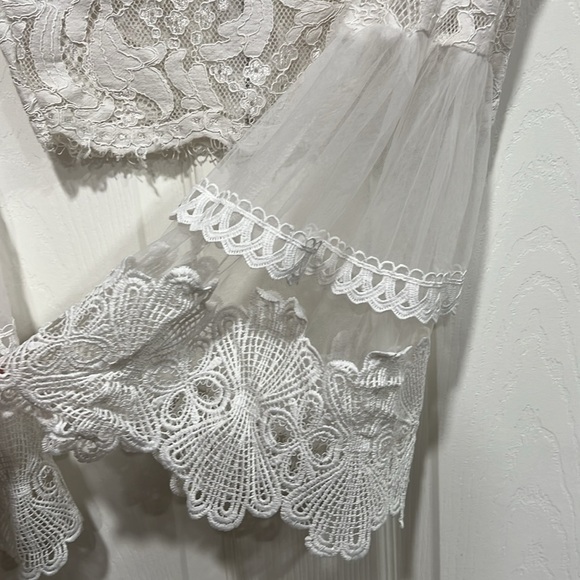 (42) Elegant White Lace Top - Picture 3 of 4